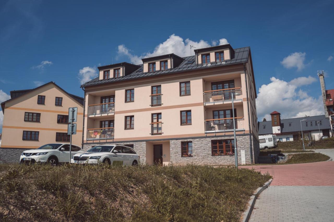 Apartman Sjezdovka Kasperske Hory Exteriör bild